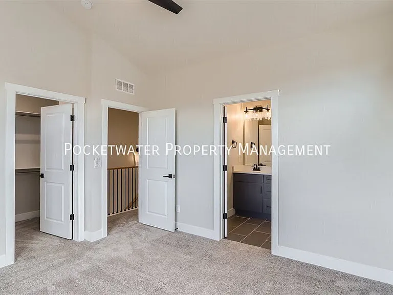 1343 Baker St — Photo 12