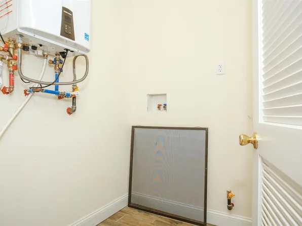 231 Hutton Street image 12 of 13