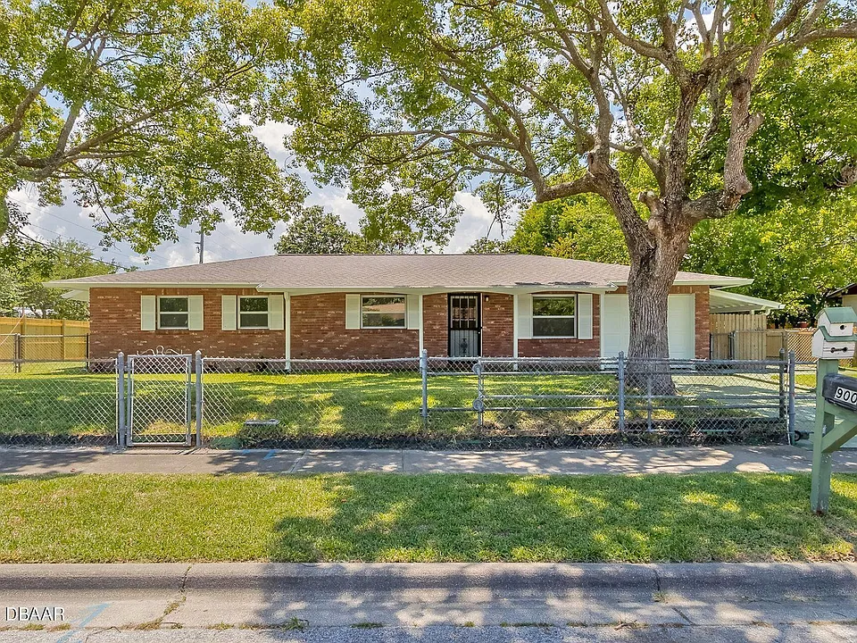 900 Tracy St