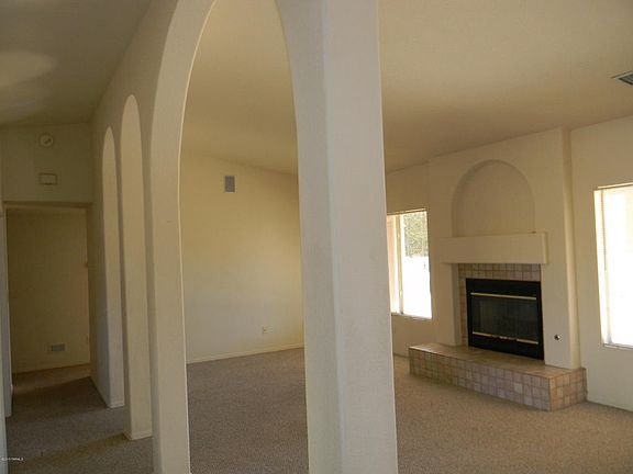 3rd image of 3052 Raven Dr