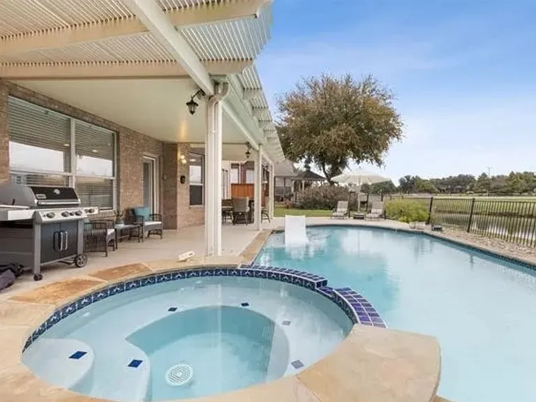 2051 Chisholm Trl — Photo 17