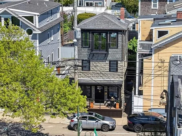 494 Thames St — Photo 4
