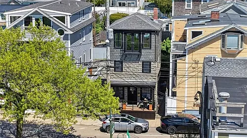 494 Thames St Photo 1