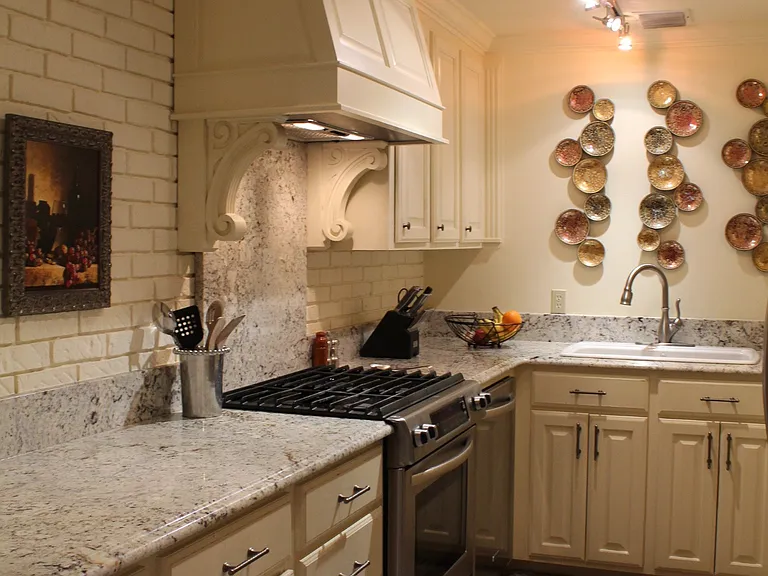 1321 W Saint Mary Blvd — Photo 3