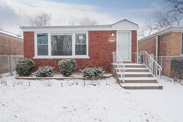 1st image of 9004 S Woodlawn Ave