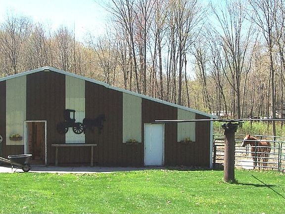 4 stall horse barn with heated waterers