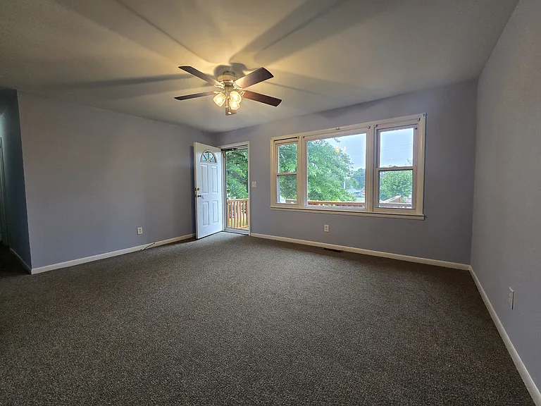 1645 White Dr — Photo 2