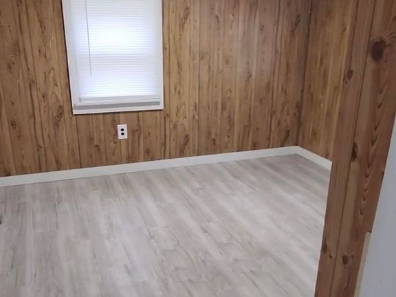 3rd image of 213 Emerald St
