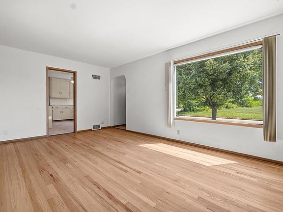 4th image of 4604 32nd AVENUE