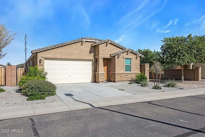 3 bed, 2.0 bath, 2005 sqft, $1,860 — Photo 3