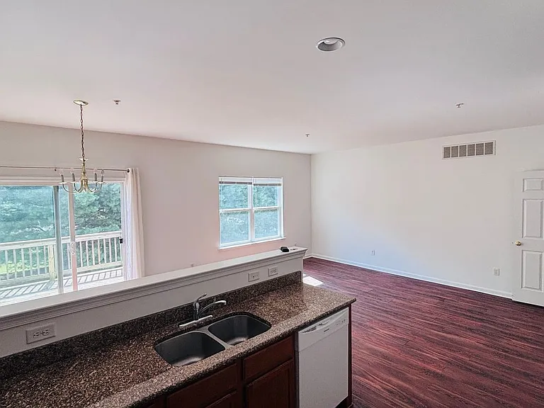 1011 King Way — Photo 29