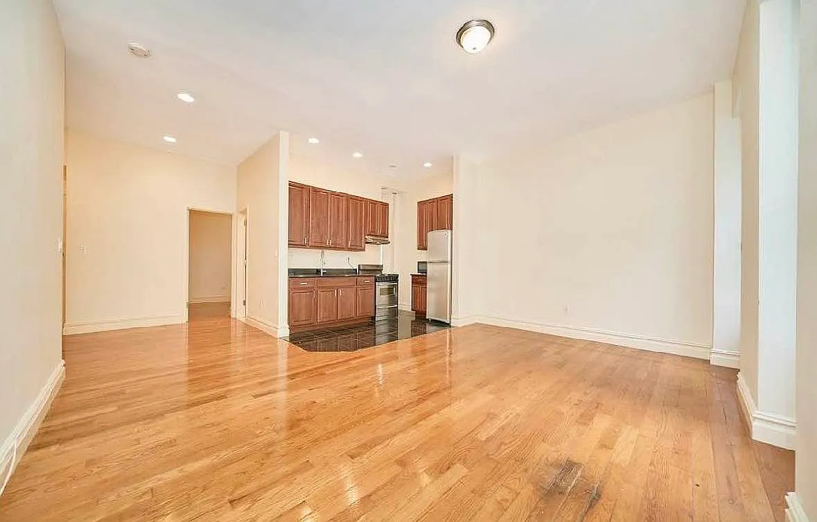 78 Manhattan Avenue — Photo 2