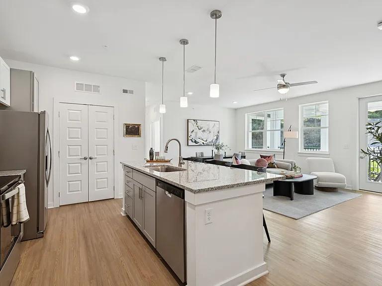 Sanctuary Bluff Apartments — Photo 31