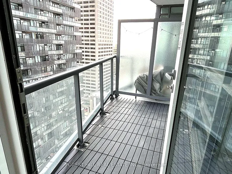 30 Roehampton Ave #2410 — Photo 11