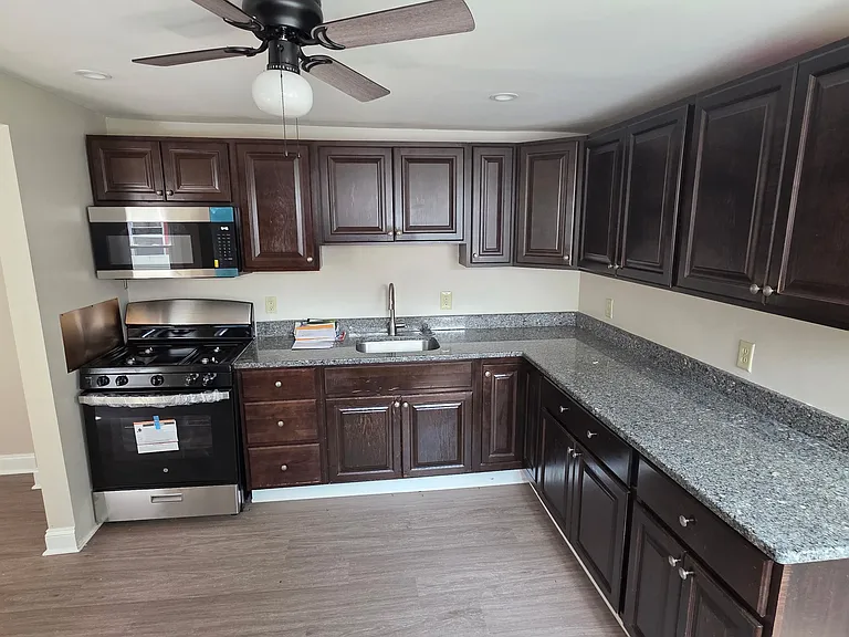 325 Broad St #323 — Photo 4