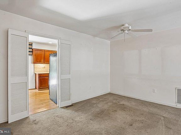 4th image of 2303 Newton Dr