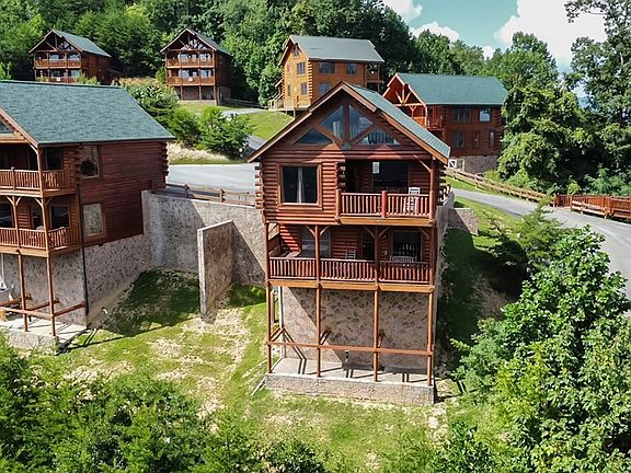 3rd image of 3140 Lakeview Lodge Dr