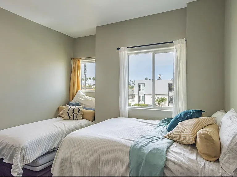 4741 Point Loma Ave #201 — Photo 32
