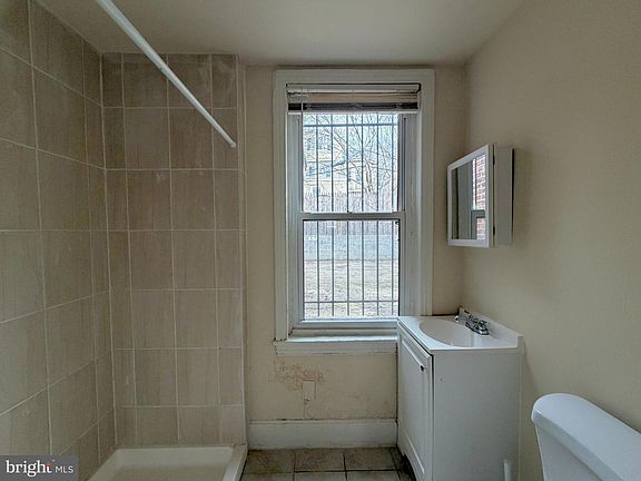 5th image of 3205 Pearl St