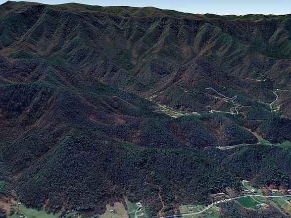 3rd image of 465 Robinson
