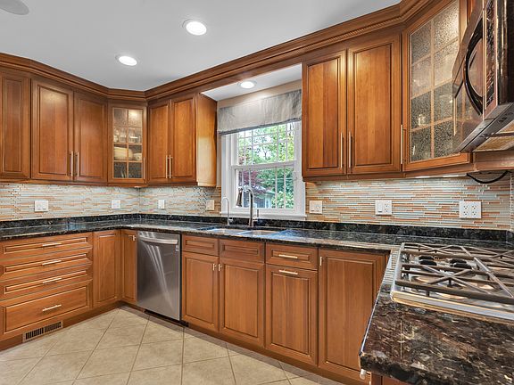 4th image of 149 Forestway Dr