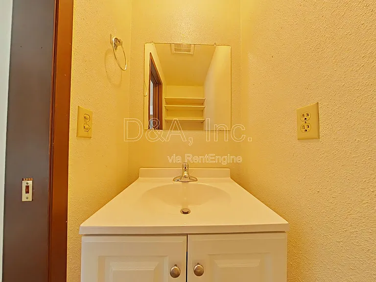 1150 NW Walnut Blvd — Photo 12