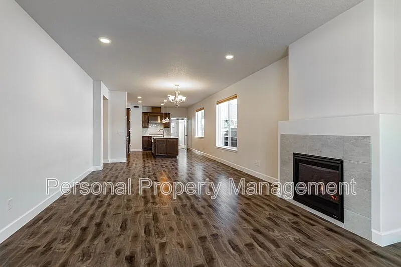 3 bed, 2.0 bath, 1672 sqft, $2,495 — Photo 3