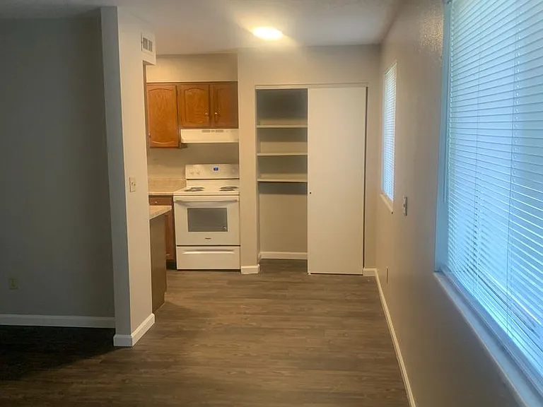 305 Pine St — Photo 5