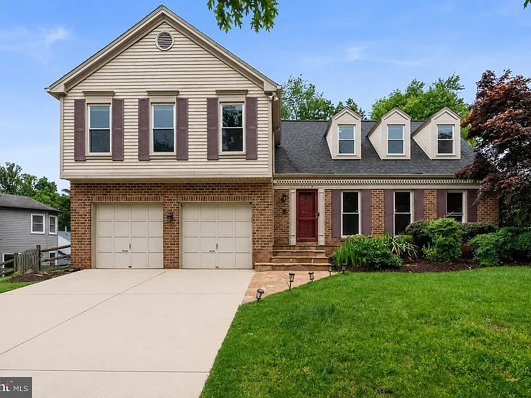 1119 Halesworth Dr — Photo 2