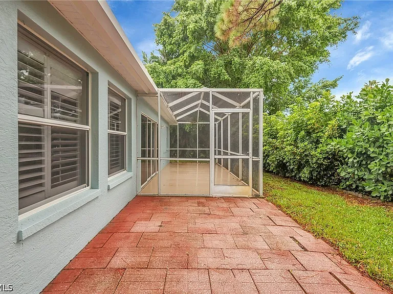 22203 Seashore Cir — Photo 45