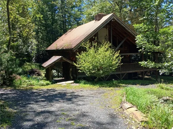 1694 Humpback Mountain Road, Spruce Pine, NC 28777