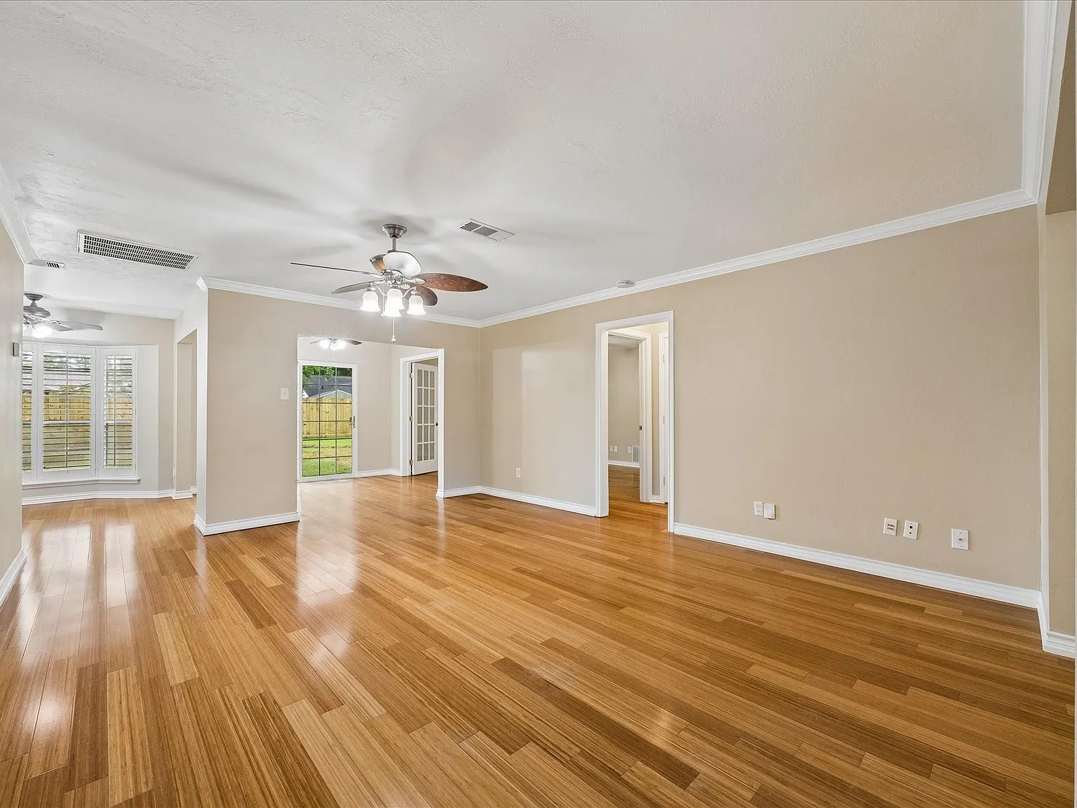 3 bed, 2.0 bath, 1634 sqft, $2,300 — Photo 2
