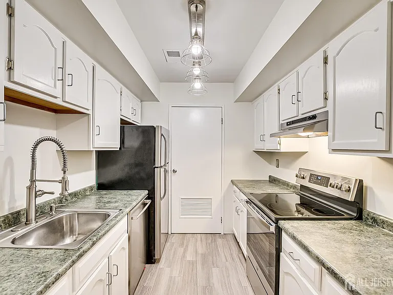 30 Prospect St #2 — Photo 15