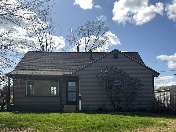 2nd image of 405 Sherwood Dr W