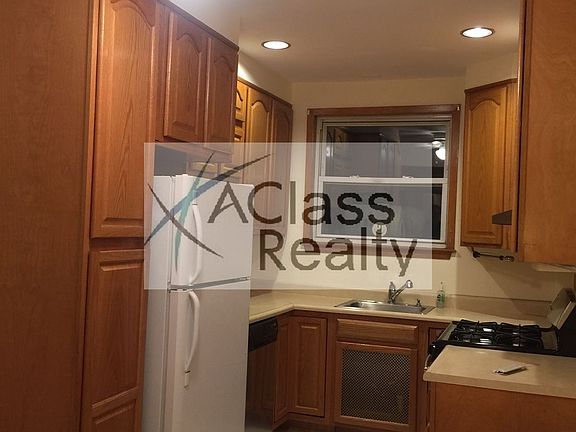2nd image of 2578 44th St #2W