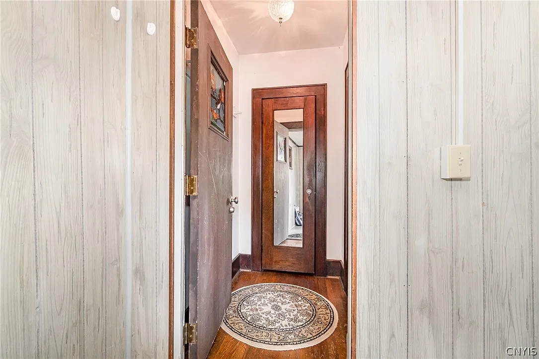 2 bed, 1.0 bath, 976 sqft, $1,900 — Photo 3