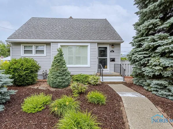 921 7th St, Maumee, OH 43537