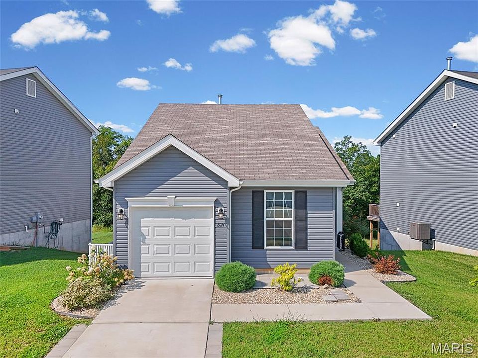 1st image of 821 Black Bear Dr