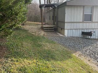 129 Douglas Fir Ln, Mount Airy, NC 27030