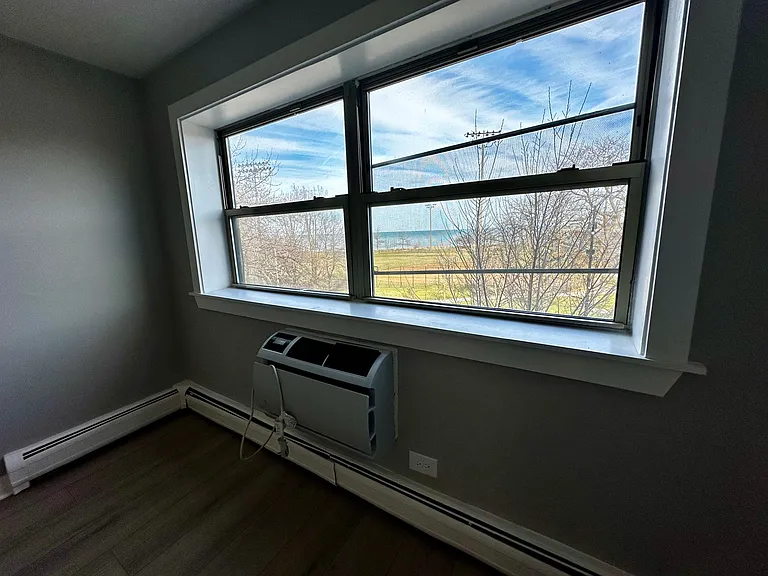 Loyola Beach Apartments — Photo 19