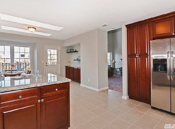 4th image of 11 Ariel Dr
