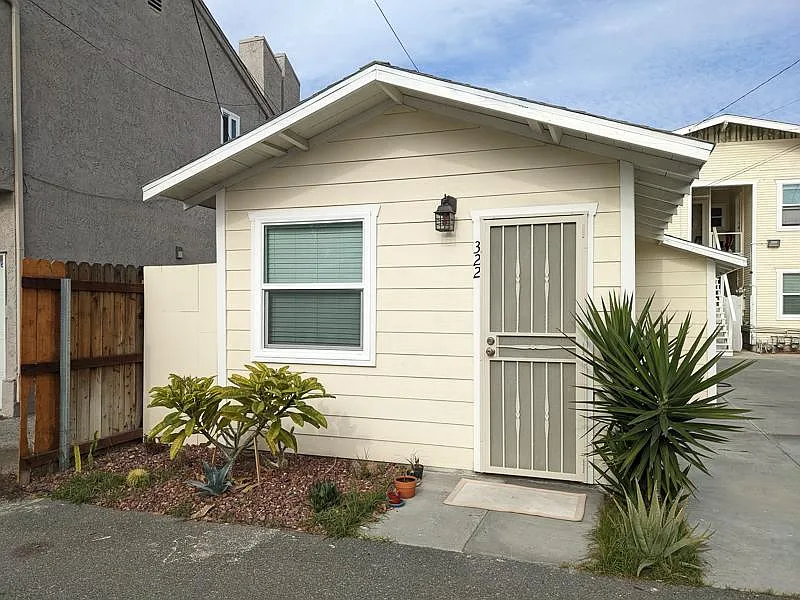 322 1/2 E Wilshire Ave #322-1/2
