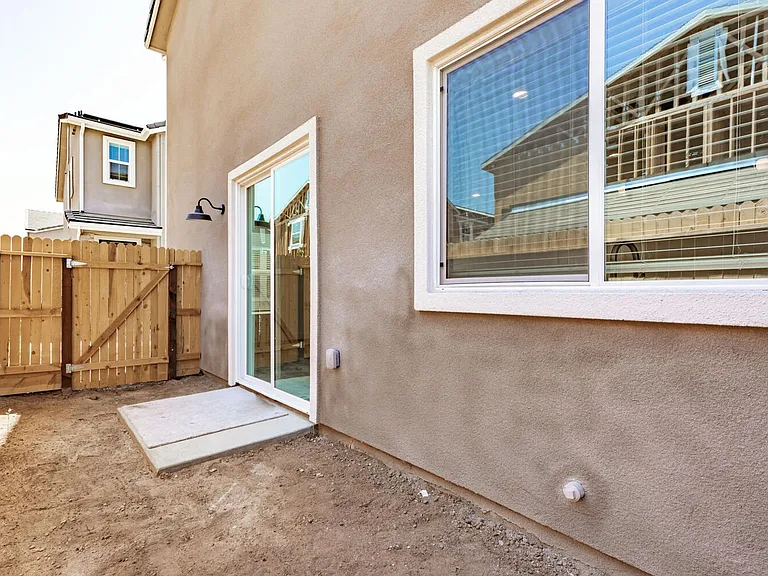 2834 E Tamarind Dr — Photo 25