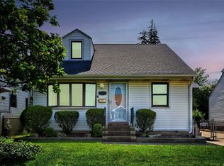 223 Evelyn Rd, Mineola, NY 11501