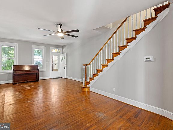 4th image of 809 S Harrison St