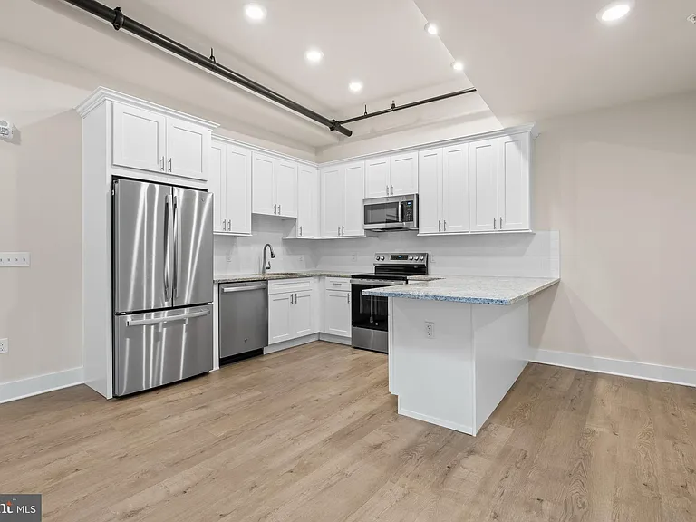 30 W Broad St #5 — Photo 20