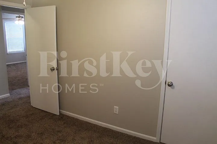 619 N Crest Dr — Photo 13