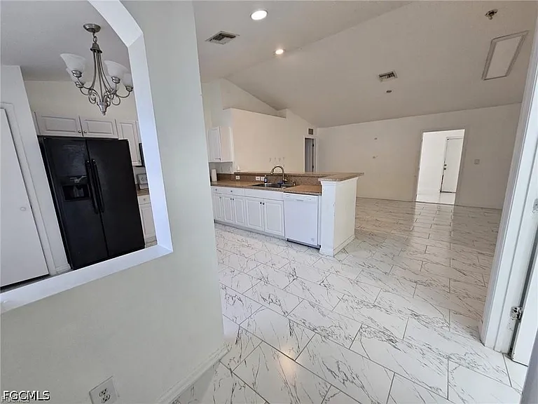 3005 40th St W — Photo 2