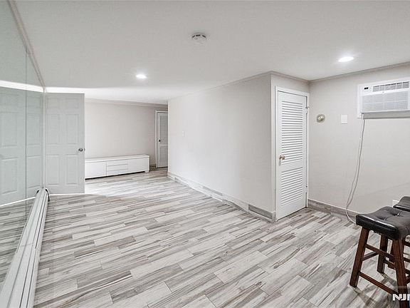 2nd image of 2 Carlen Ct