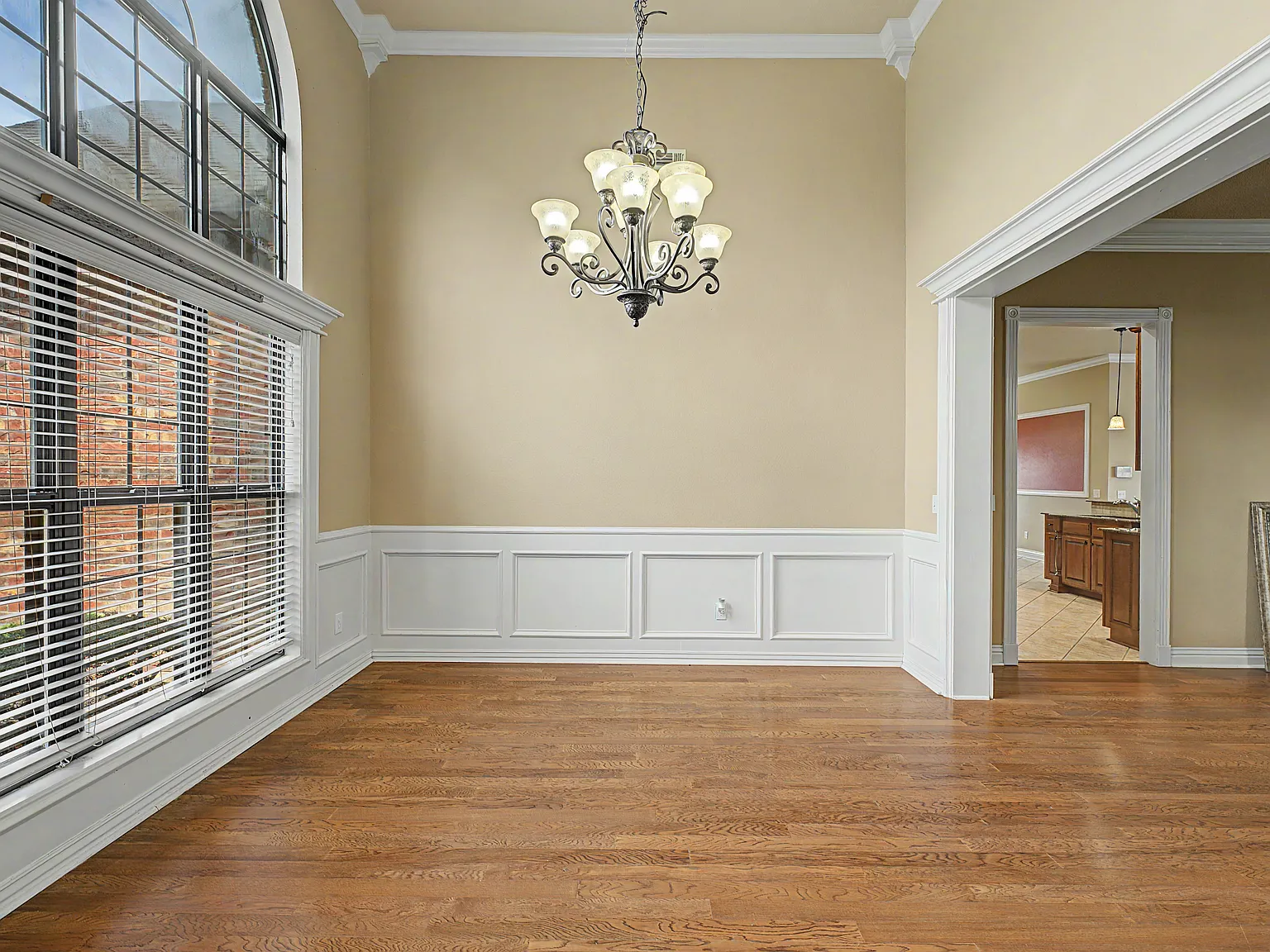 4 bed, 2721 sqft, $3,000 — Photo 3